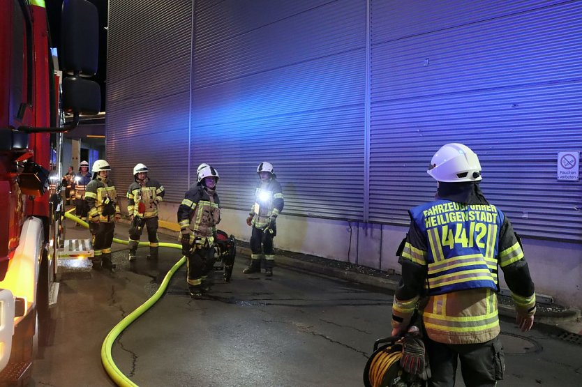 Ein Maschinenbrand in einer Heiligenst&auml;dter Firma rief die Feuerwehr heute Nacht auf den Plan.  (Foto: Feuerwehr Heiligenstadt)