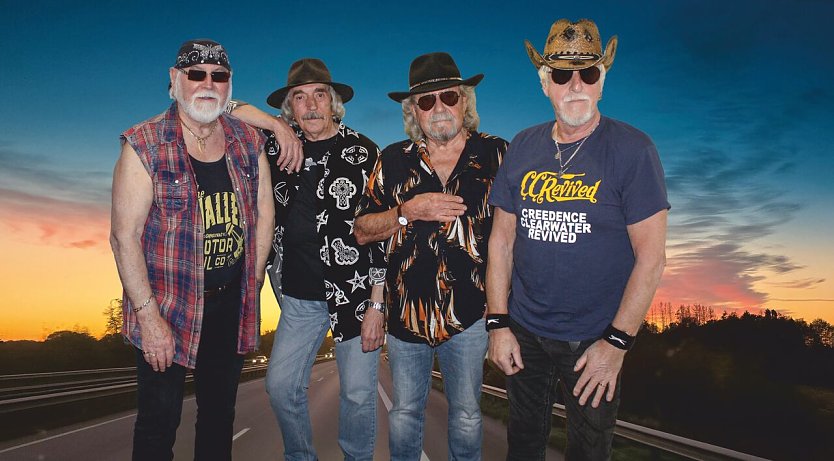 Die amerikanische Band CCR steht beim Emmenrausch auf der B&uuml;hne am Stausee in Kelbra. (Foto: Dirk Stolzenberg)