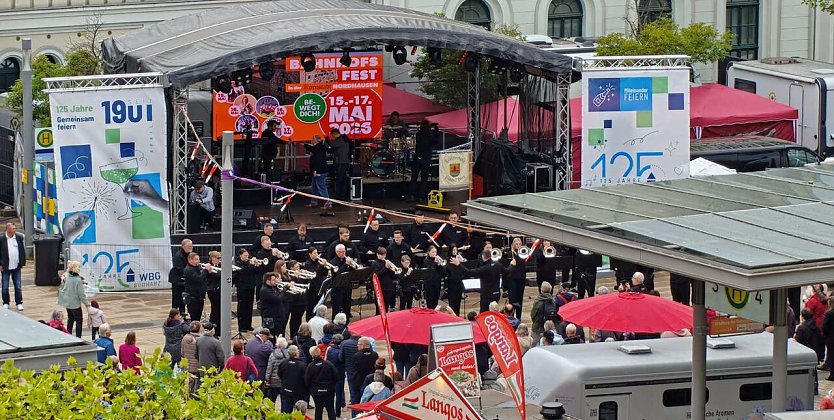 Am Samstag war es deutlich voller zum Bahnhofsfest in Nordhausen. (Foto: Peter Blei)