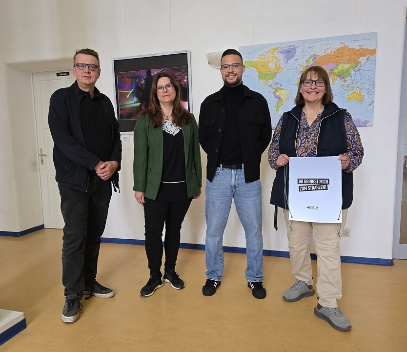 v. l.: Sven Heyn, P&auml;dagogischer Leiter, Jugend-Hostel Nordhausen Carolin Sobik, Jugendbeauftragte/Projektleiterin, Verkehrswacht Nordhausen,  Phillip Siebenh&uuml;ner, stellv. Gruppenleiter Jugendwohngruppe Shelter, Jugend-Hostel Sophia Amthor, Fachbereichsleitung, Jugend-Hostel Nordhausen (Foto: Horizont)