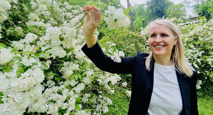 Landschaftsarchitektin Diana Moraveck im Park Hohenrode - Was uns wichtig ist, ist die Liebe zum Garten und zur Pflanze (Foto: agl)