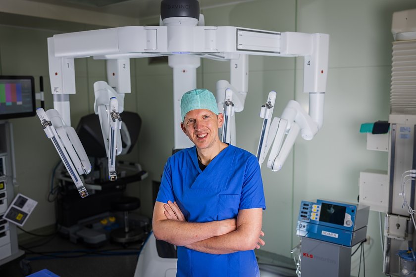 Bild: Chefarzt Dr. med. Torben Glatz am "Da Vinci"