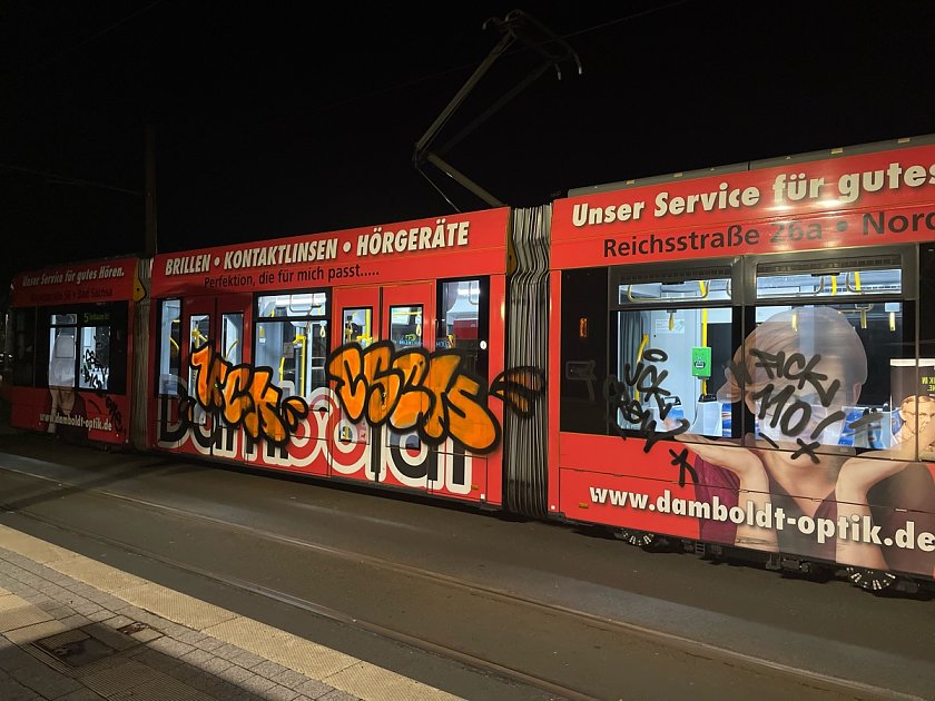 Bild: Stra&szlig;enbahn verunstaltet