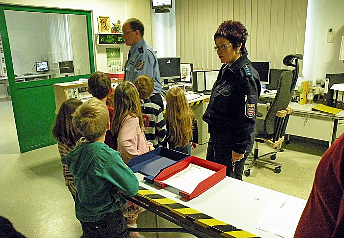 Bild: "Heute gehen wir zur Polizei!"