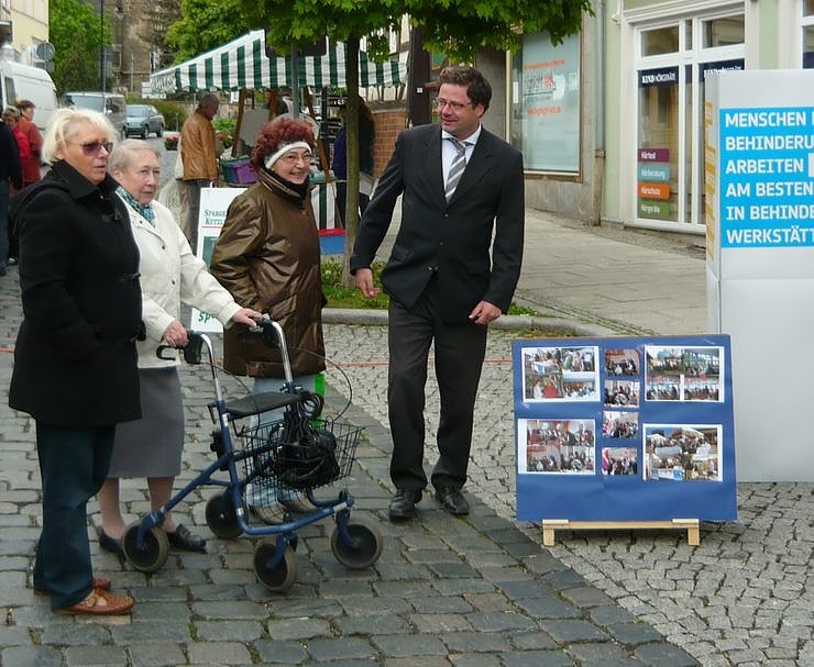 Bild: Besuch am Infostand