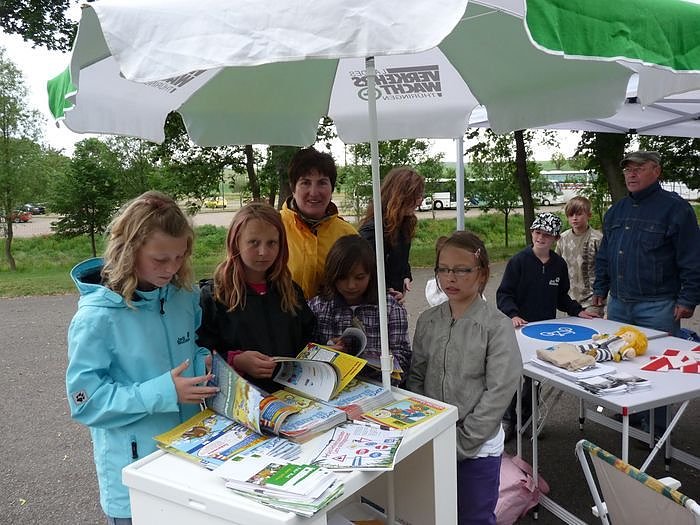 Bild: Fest in Kinderhand