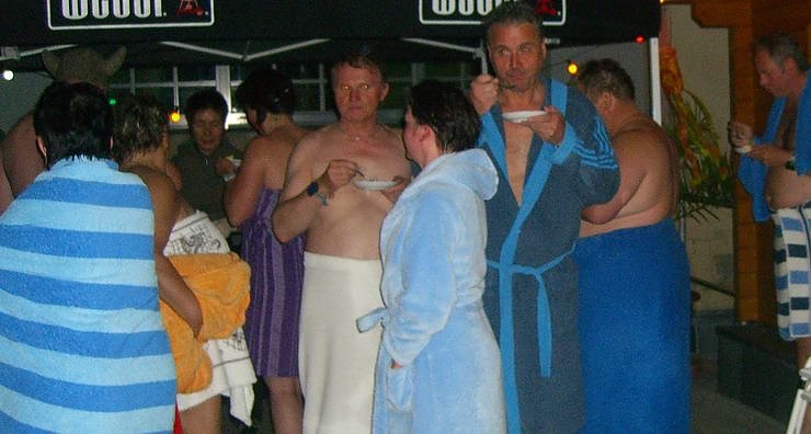 Bild: Grillfest an der Sauna