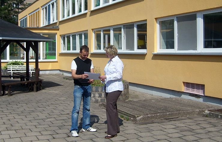 Bild: &Uuml;bergeben und erkl&auml;rt