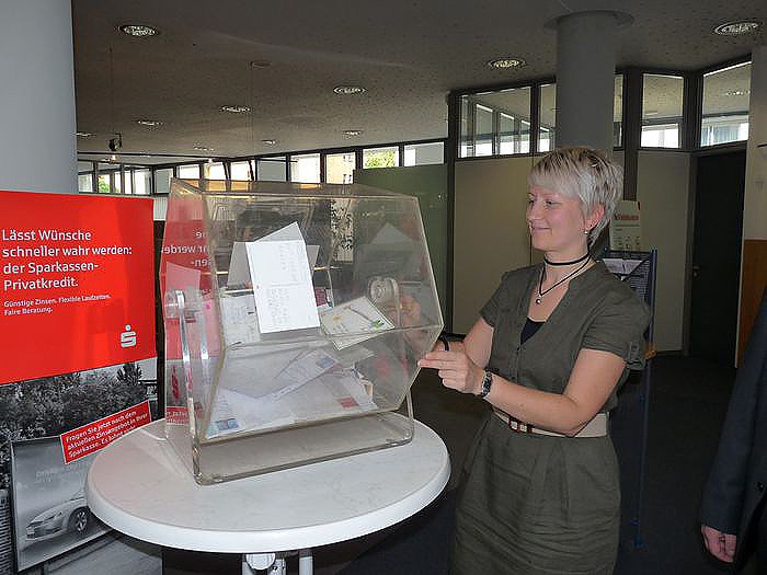 Bild: Ziehung Gewinnerin