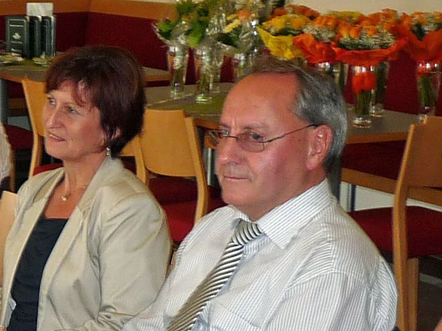 Bild: Zeugnis&uuml;bergabe