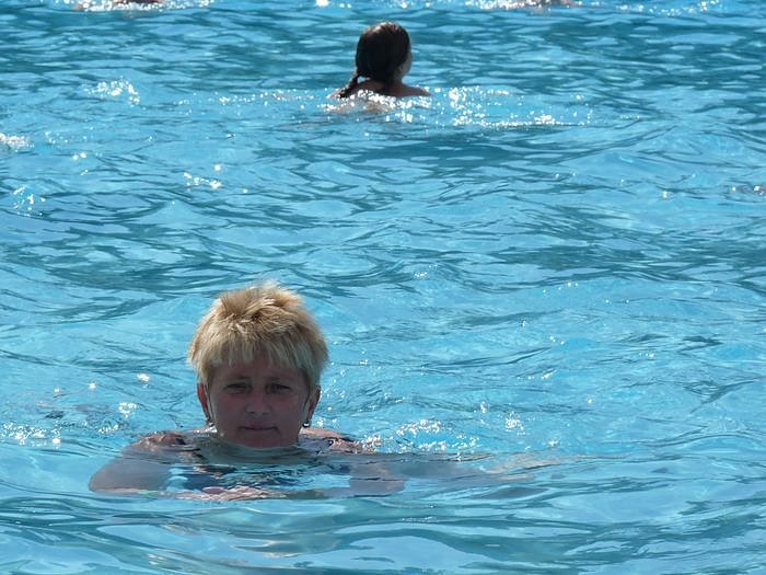 Bild: 24 Stunden Schwimmen begonnen
