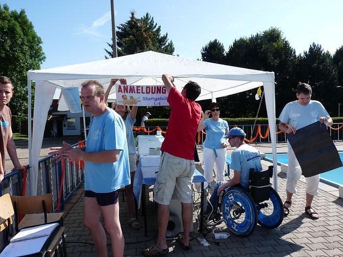 Bild: 24 Stunden Schwimmen begonnen