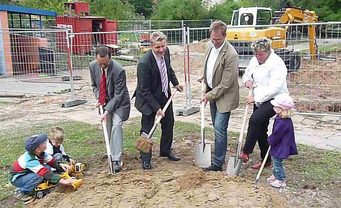 Bild: Spatenstich f&uuml;r Erweiterungsbau