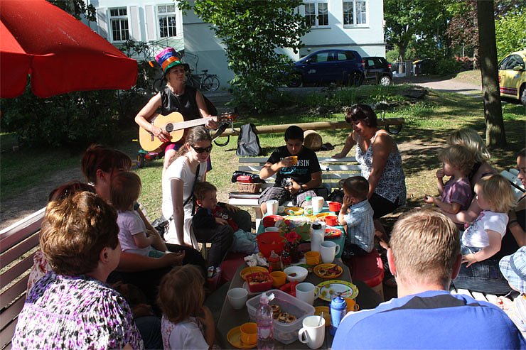 Bild: Besuch im Mini-Club