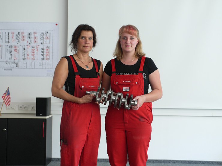 Bild: Mitarbeiterinnen FEUER powertrain