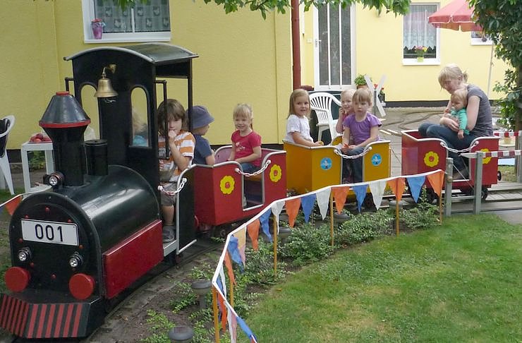 Bild: Sommerfest im Garten