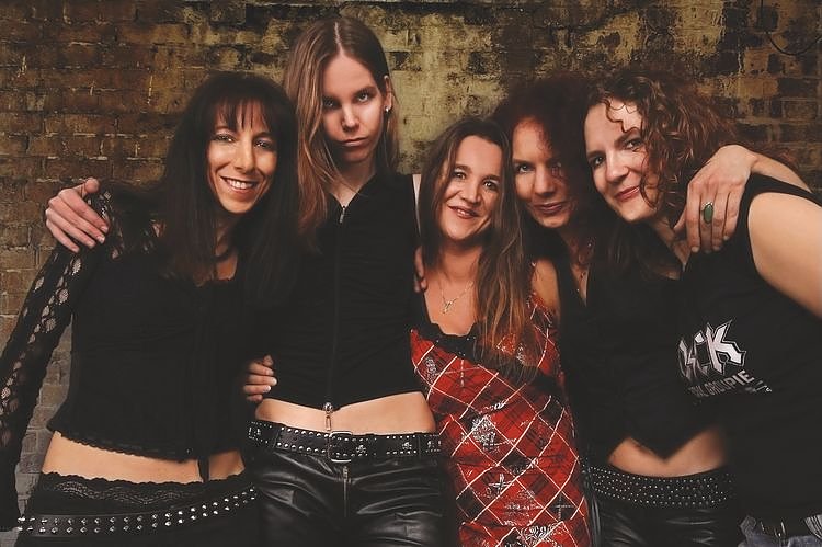 Bild: black/rosie