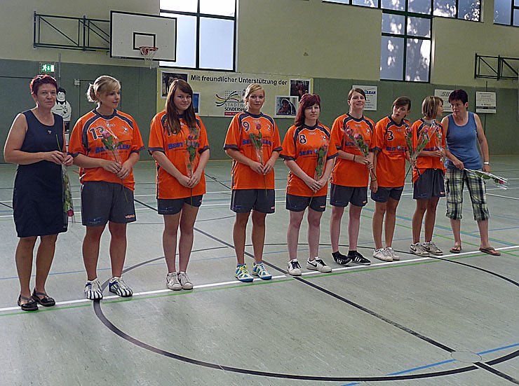 Bild: Am vergangenen Wochenende feierten die Sondersh&auml;user Handballer ihren 65. Geburtstag. Seit 1946 wird in Sondershausen Handball gespielt. F&uuml;nf Jahre sp&auml;ter wurde die BSG Einheit gegr&uuml;ndet, dem Vorg&auml;nge