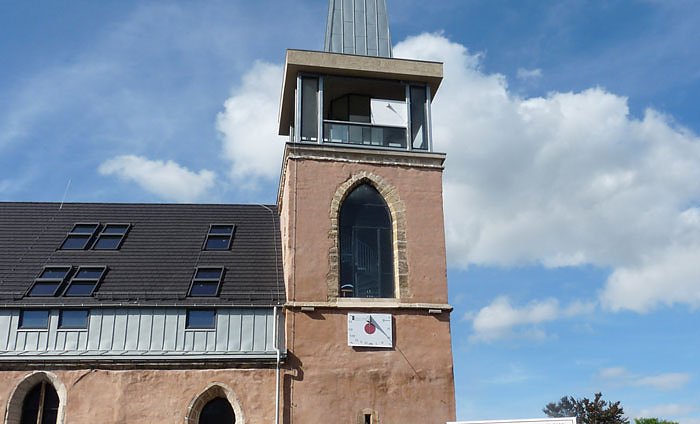 Bild: Sonnenuhr Cruciskirche