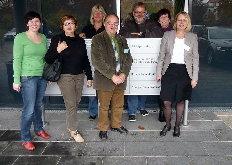 Bild: Vor dem Landtag