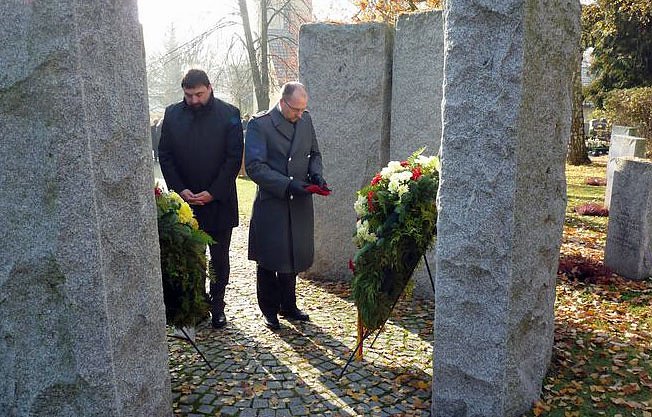 Bild: Der Toten gedacht