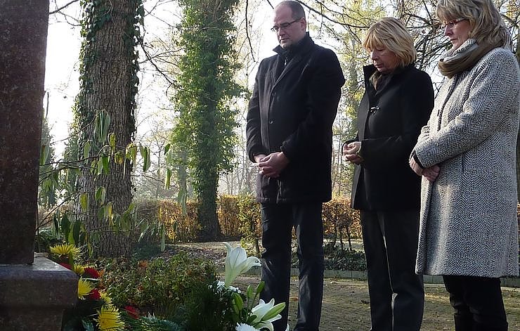 Bild: Kr&auml;nze niedergelegt