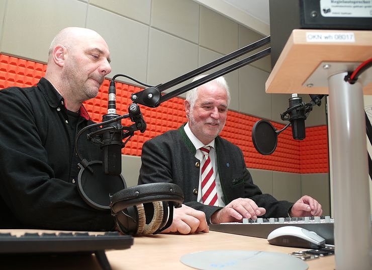 Bild: Bescheid &uuml;bergeben