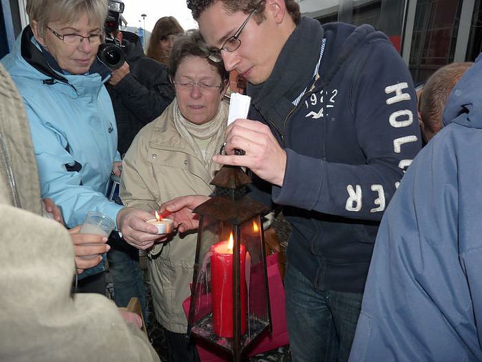 Bild: Friedenslicht mit Hindernissen