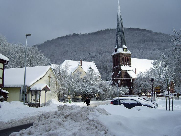 Bild: Ilfelder Kirche im Winter