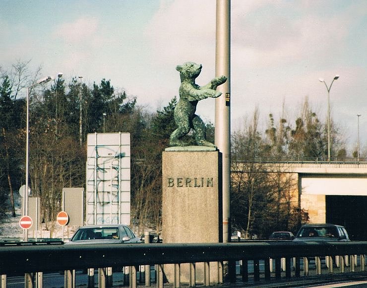 Bild: B&auml;r an der Stadtautobahn