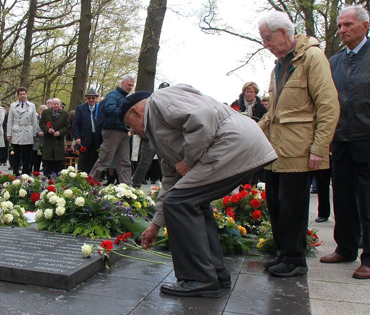 Bild: Gedenkfeier im April 2011
