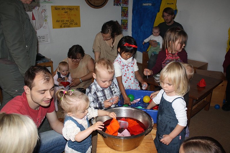 Bild: Treffen im Gemeindehaus
