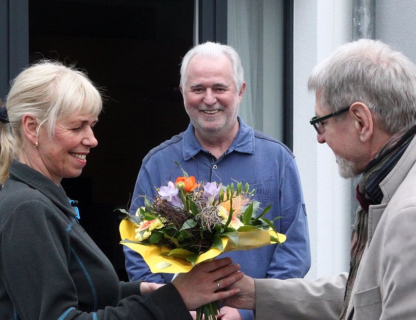 Bild: Gratulation von Wolfgang Sauerbier, dem Fledermaus-Papst