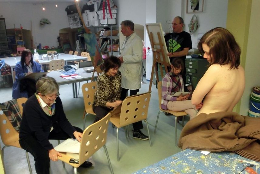 Bild: Aktzeichnen in der Jugendkunstschule