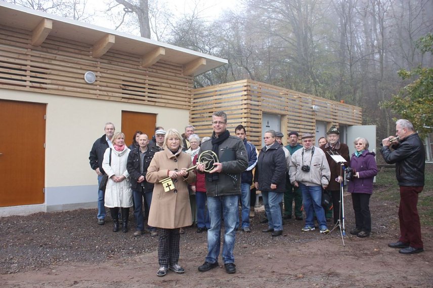 Bild: Mehrzweckgeb&auml;ude &uuml;bergeben