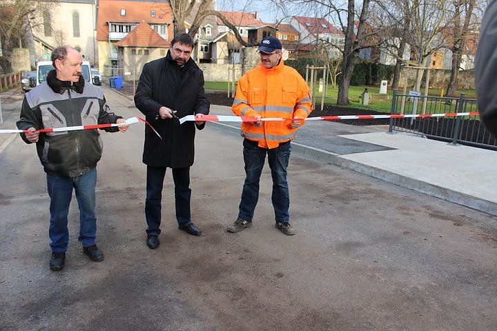 Bild: Br&uuml;cke &uuml;bergeben