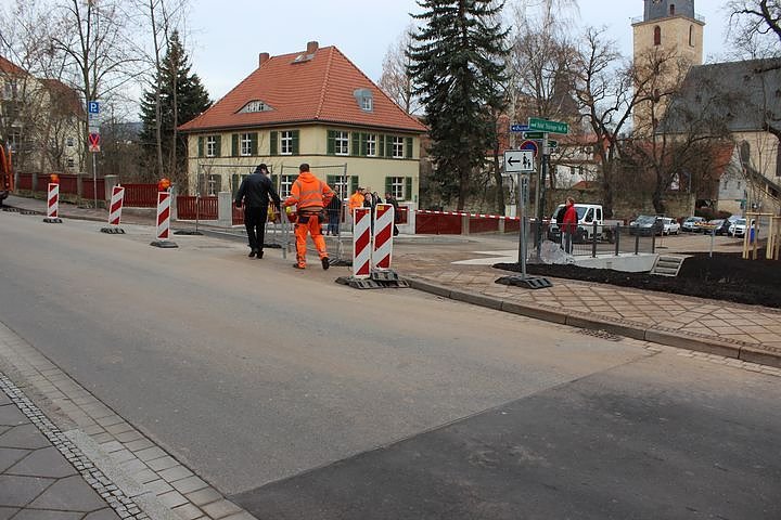 Bild: Br&uuml;cke &uuml;bergeben