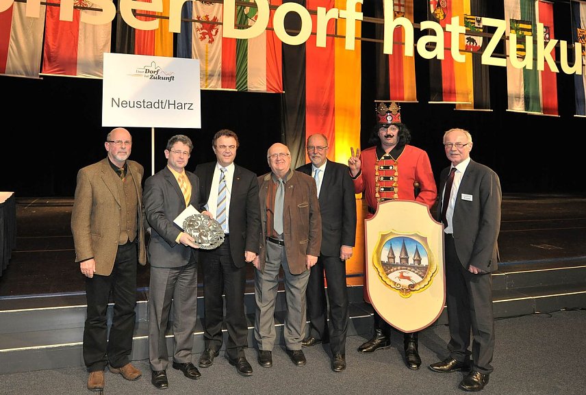 Bild: Ehrung f&uuml;r Neustadt