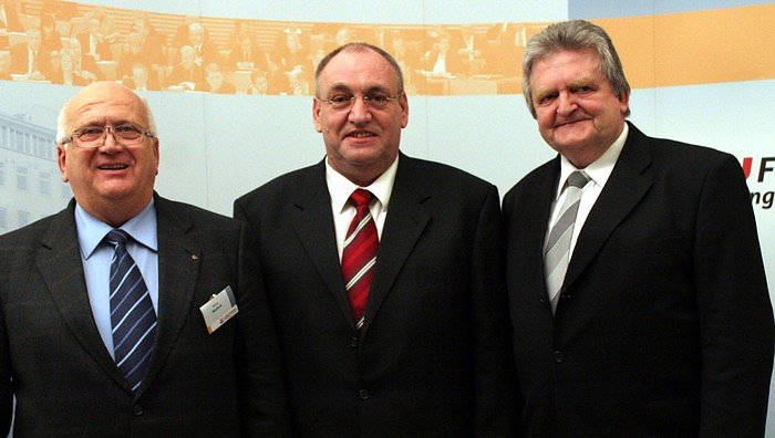 Bild: Von links: Mauksch, Primas, Rau