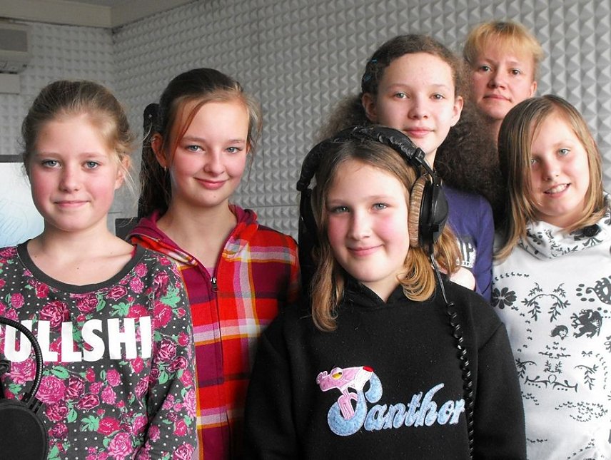 Bild: Theater AG, im Hintergrund Susanne Abend