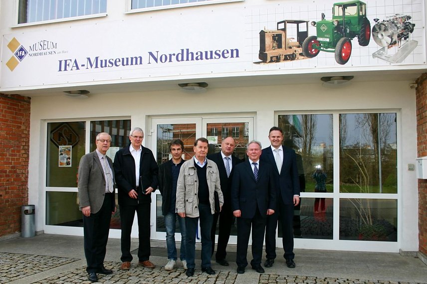 Bild: Hans-Joachim Port, Prof. Dr.-Ing. Matthias Viehmann, Roberto Auer, Prof. Dr.-Ing. Ferdinand Herms, Helmut Peter, Otto Brandt, Prof. Dr. J&ouml;rg Wagner (v.l.n.r.)