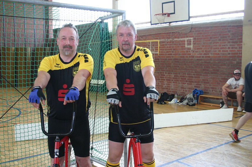 Bild: Jens und Ralf Sch&auml;fer vom LV Altstadt Nordhausen werden auch in der kommenden Saison in der Radball-Verbandsliga spielen.