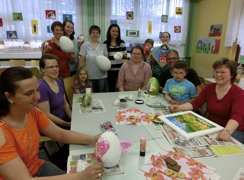 Bild: Bastelabend an der Grundschule G&ouml;rsbach