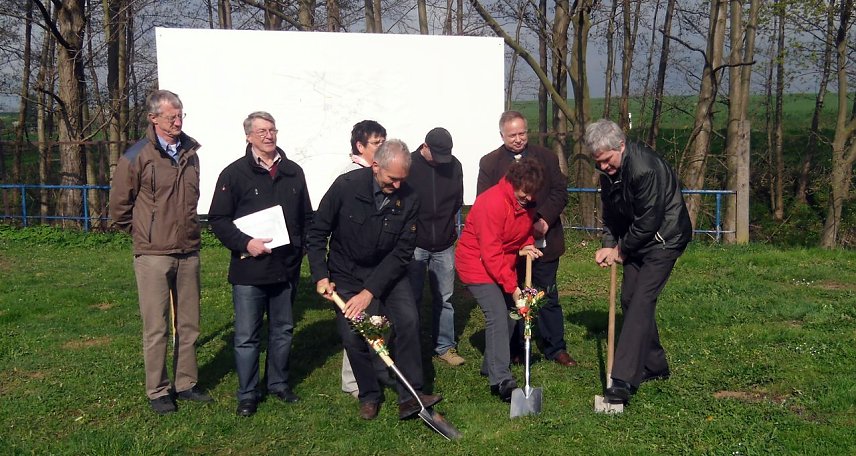 Bild: In die Erde gestochen