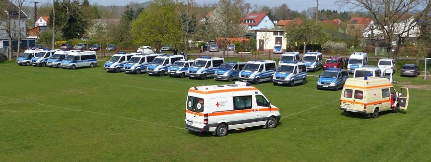 Bild: Polizeiaufgebot auf dem Nebenplatz