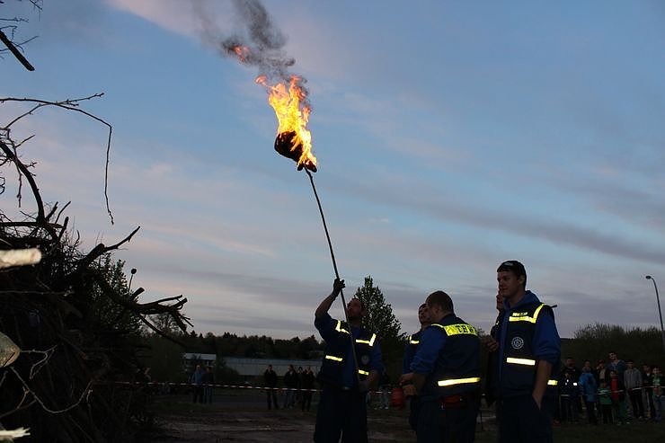 Bild: Bereits zum 6. Mal Osterfeuer im Gewerbegebiet
