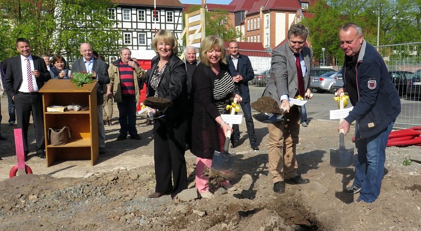 Bild: Spatenstich an der Rosengasse