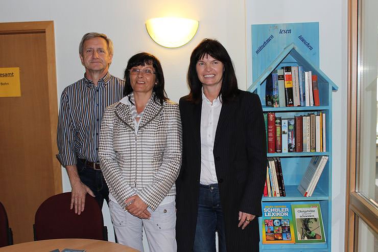 Bild: Erster &ouml;ffentlicher B&uuml;cherschrank