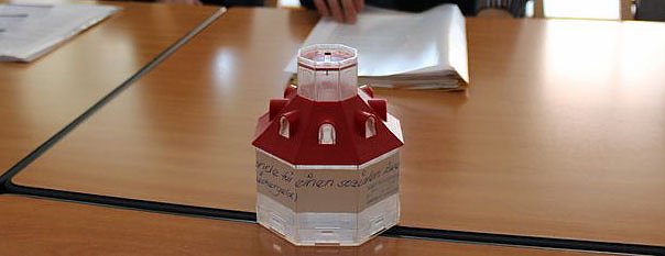 Bild: Erster &ouml;ffentlicher B&uuml;cherschrank
