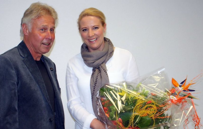 Bild: Carina Schmidt begr&uuml;&szlig;t